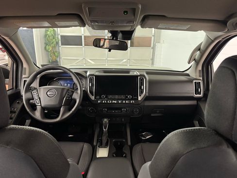 Used 2025 Nissan Frontier SV w/ SV Convenience Package AWD/4WD image 25