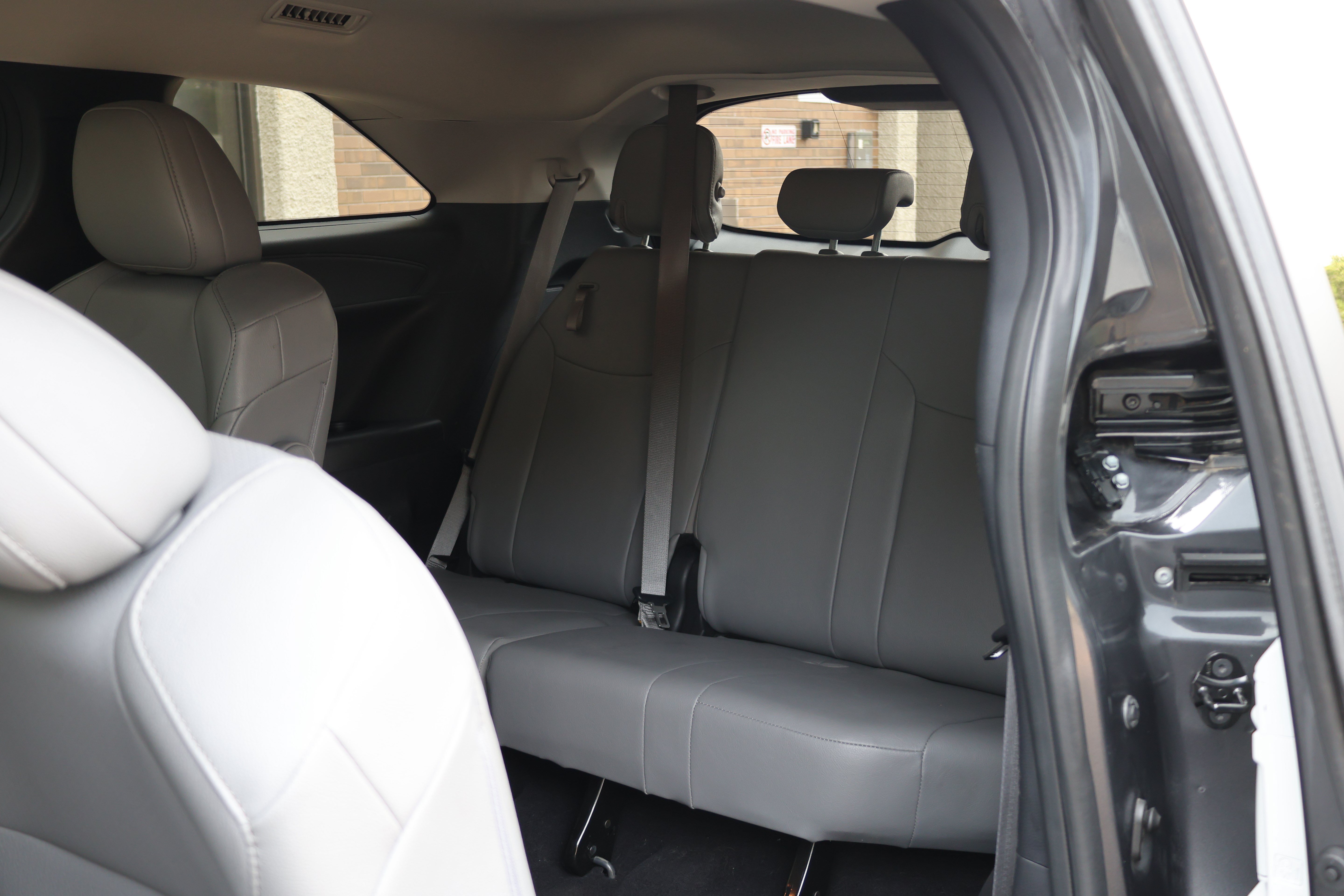 Certified 2025 Toyota Sienna XLE FWD image 18