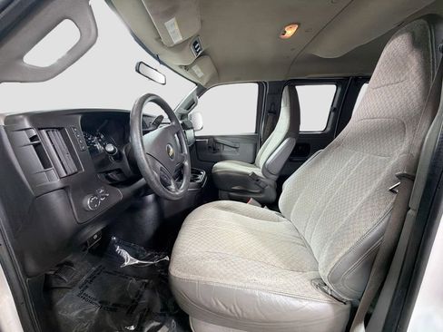 Used 2018 Chevrolet Express 3500 LT w/ LT Preferred Equipment Group RWD image 21