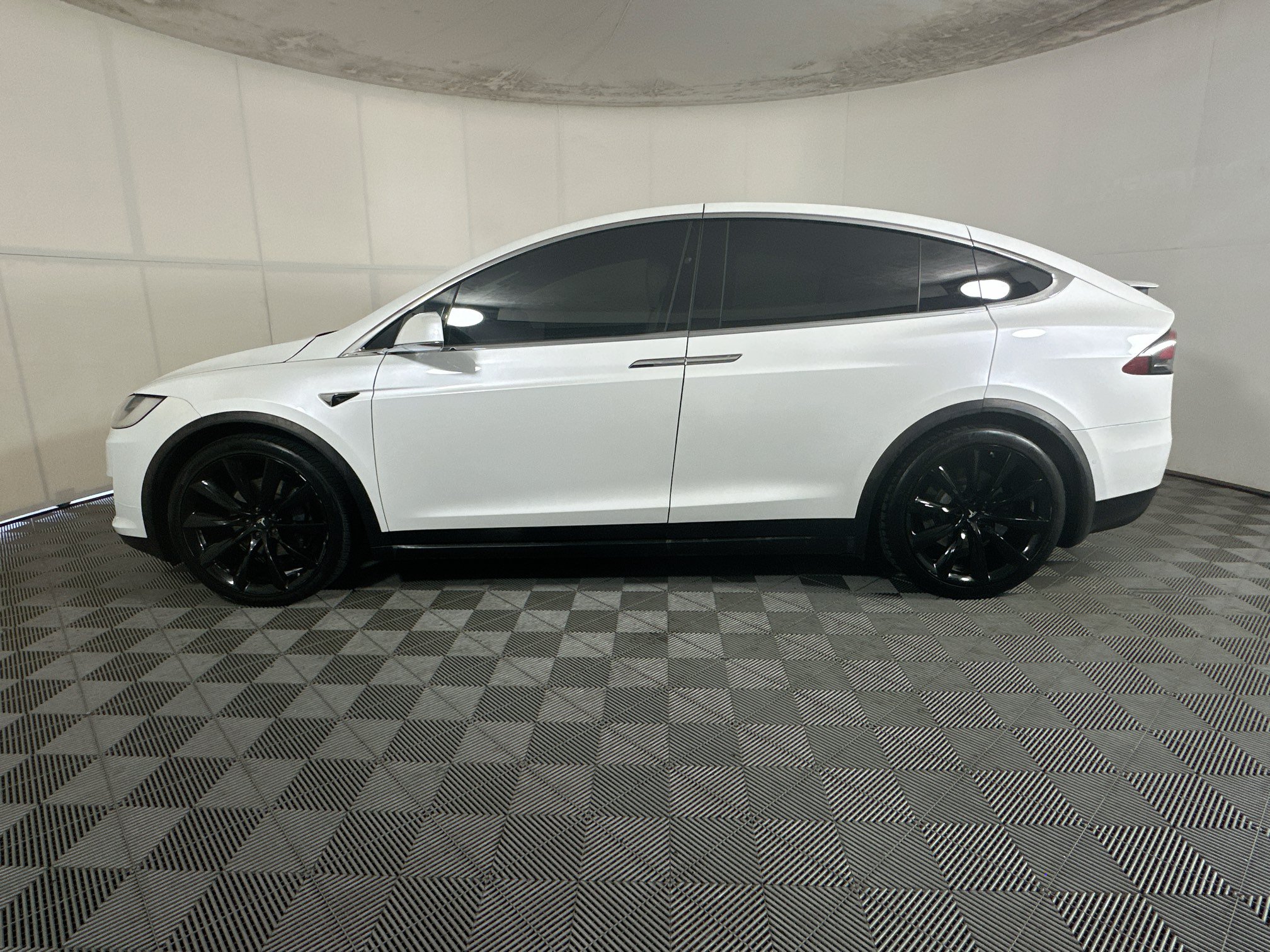 Used 2017 Tesla Model X 75D AWD/4WD image 6