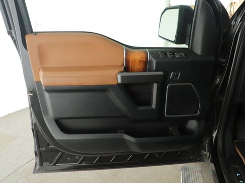 Used 2016 Ford F150 Limited w/ Trailer Tow Package image 17