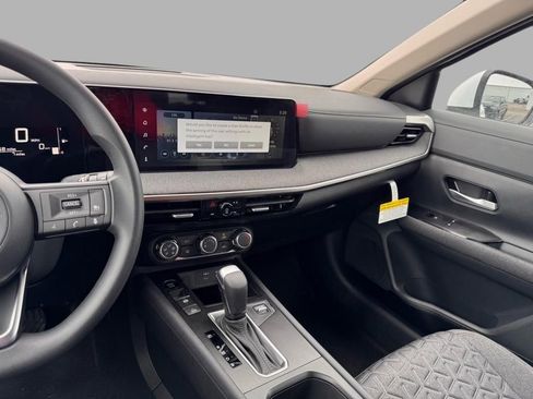 Certified 2025 Nissan Kicks SV w/ Illumination Package image 5