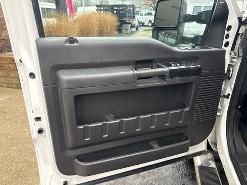 Used 2016 Ford F250 Lariat w/ Chrome Package image 19