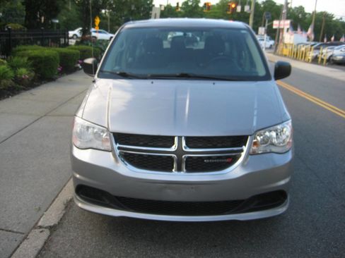 Used 2016 Dodge Grand Caravan American Value Package FWD image 3