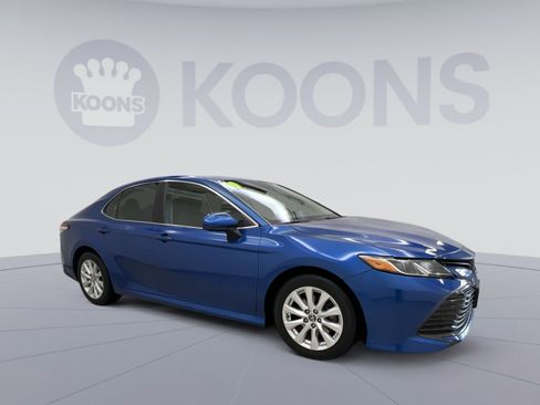 Used 2019 Toyota Camry LE FWD image 10