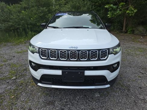 Used 2025 Jeep Compass Limited AWD/4WD image 9