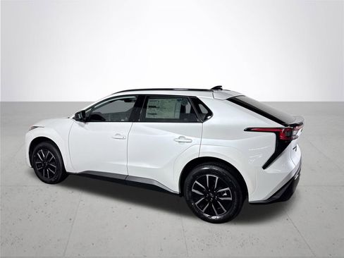 New 2026 Subaru Solterra AWD/4WD image 8