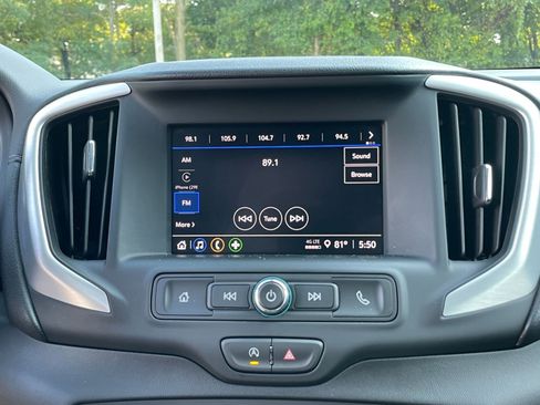 Used 2024 GMC Terrain SLE image 21