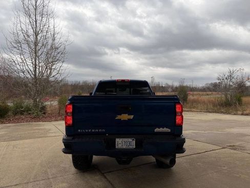 Used 2018 Chevrolet Silverado 2500 High Country w/ Duramax Plus Package image 6