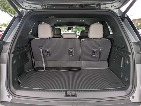 Used 2024 GMC Acadia Elevation w/ Luxury Package FWD image 13