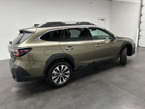 Certified 2025 Subaru Outback Touring AWD/4WD image 9