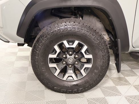 Used 2022 Toyota Tacoma TRD Off-Road image 17