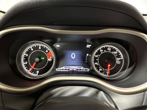 Used 2017 Jeep Cherokee Limited FWD image 12
