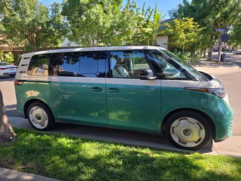Used 2025 Volkswagen ID. Buzz 1st Edition RWD image 4