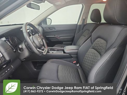 Used 2025 Nissan Pathfinder SV FWD image 18