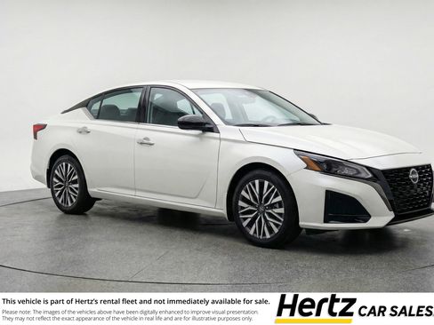 Used 2025 Nissan Altima 2.5 SV FWD image 1