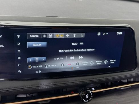 Used 2023 Nissan Ariya AWD image 7