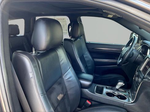 Used 2018 Jeep Grand Cherokee Altitude AWD/4WD image 29