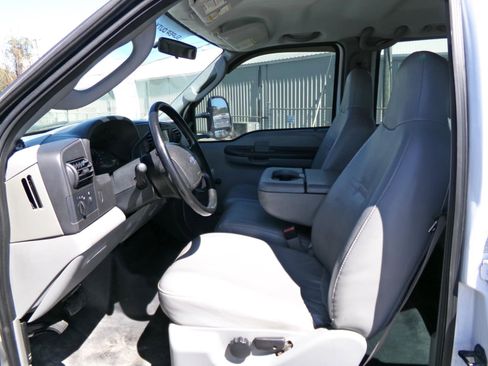 Used 2006 Ford F350 XL image 22