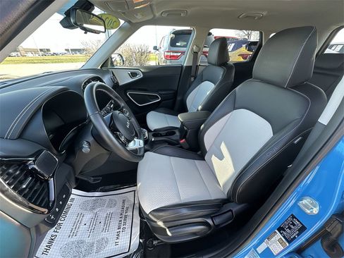 Used 2024 Kia Soul GT-Line image 11