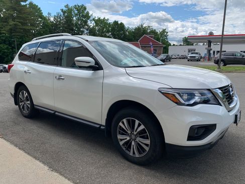 Used 2018 Nissan Pathfinder SL AWD/4WD image 3