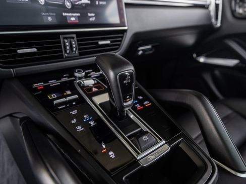 Certified 2020 Porsche Cayenne Turbo AWD/4WD image 34