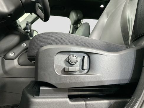 Certified 2025 Land Rover Defender 110 V8 image 19