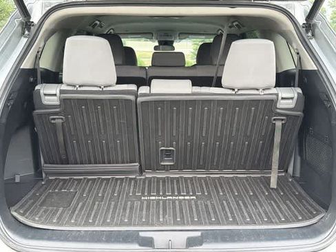 Used 2023 Toyota Highlander LE w/ Protection Package #3 (TMS) FWD image 23
