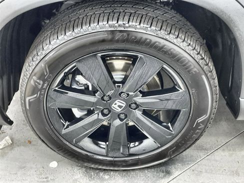 Certified 2025 Honda Pilot Black Edition image 10