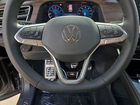 Used 2025 Volkswagen Atlas SEL Premium R-Line image 24
