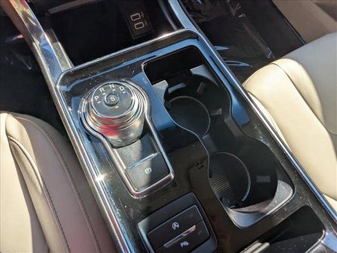 Used 2020 Ford Edge Titanium image 21