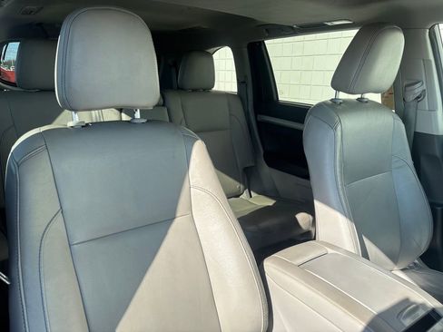 Used 2016 Toyota Highlander XLE image 18