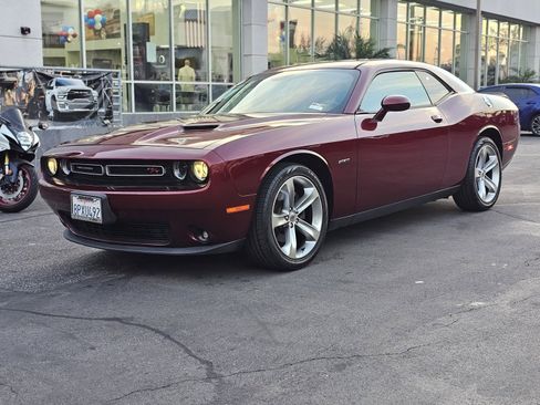 Used 2018 Dodge Challenger R/T image 3