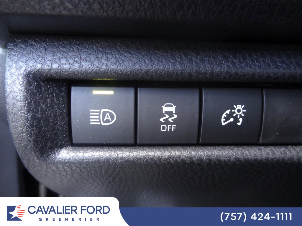 Used 2025 Toyota Camry SE FWD image 15