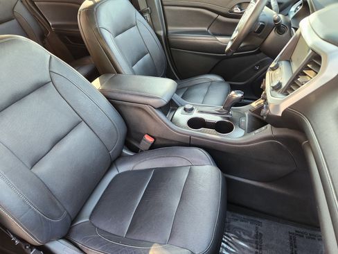 Used 2019 GMC Acadia SLT image 17