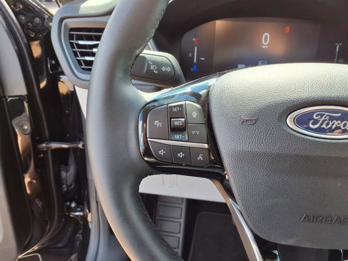 Used 2025 Ford Escape SE w/ Class II Trailer Tow Package image 13