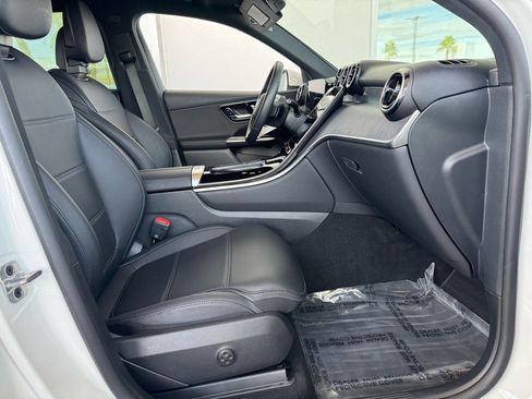 Certified 2025 Mercedes-Benz GLC 300 image 21