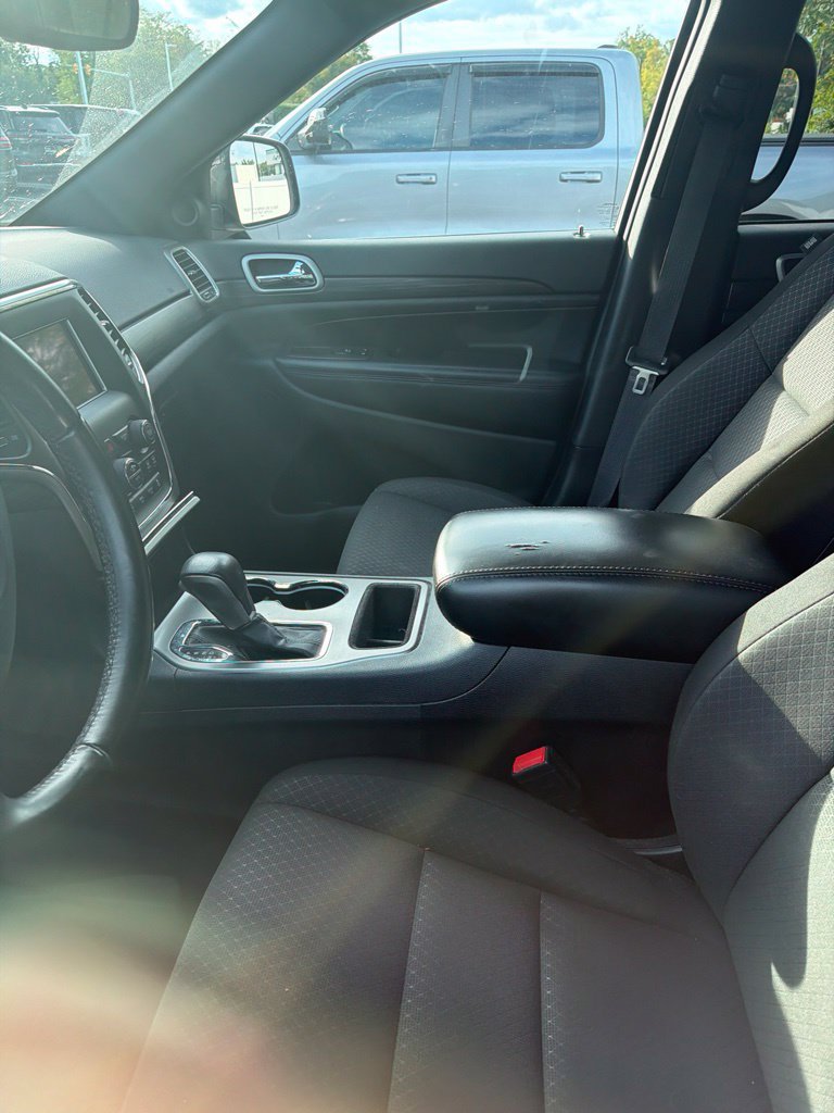 Used 2021 Jeep Grand Cherokee Laredo AWD/4WD image 7