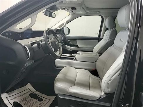 Used 2025 Ford Expedition Platinum w/ Driver's Package AWD/4WD image 12