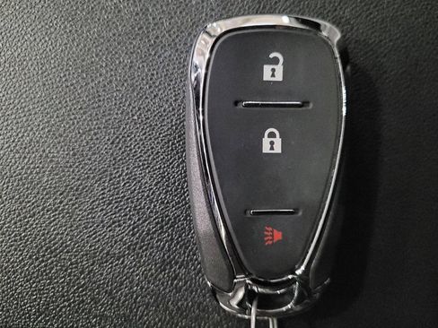 Used 2022 Chevrolet Equinox LS image 32