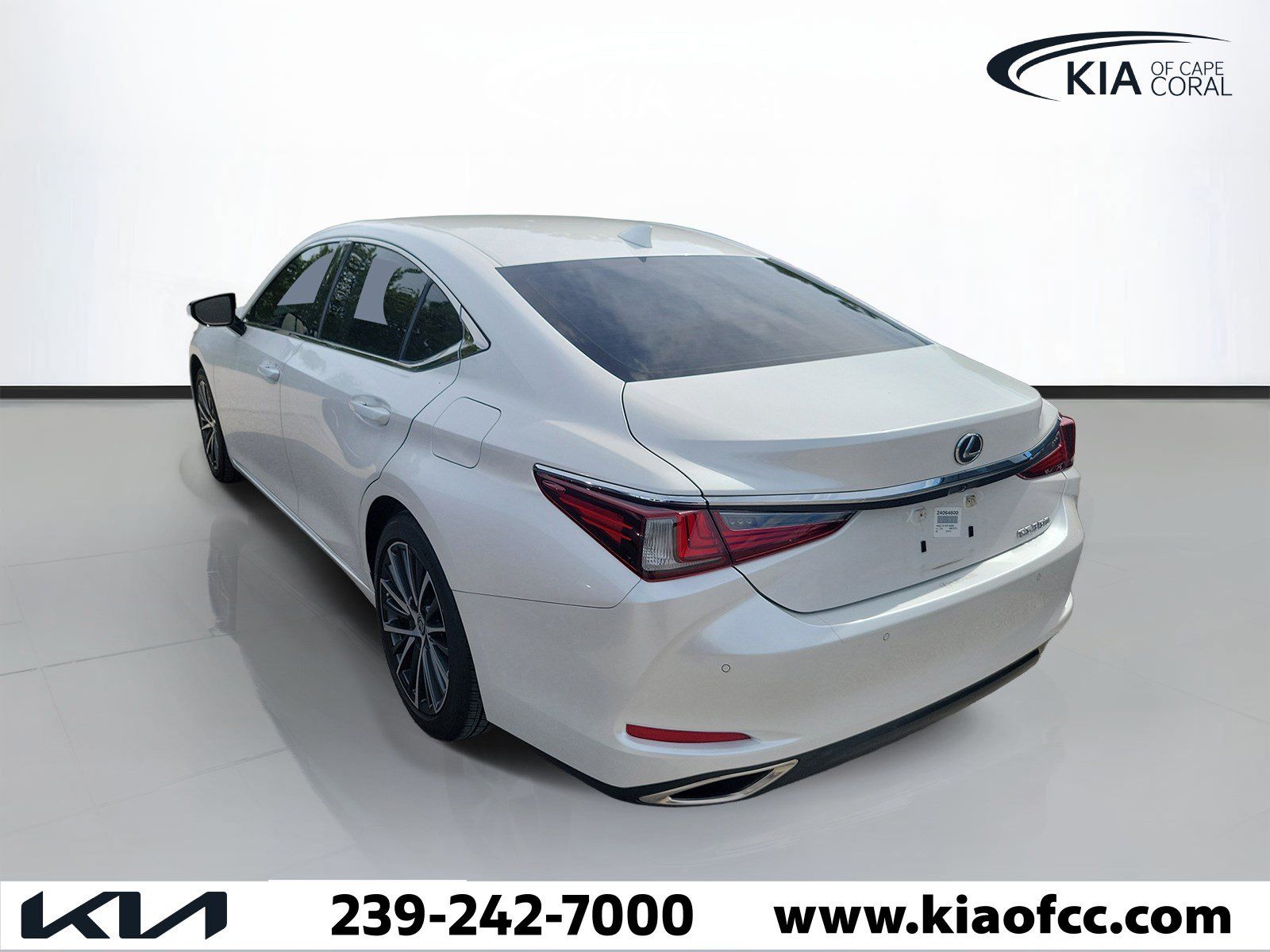 Used 2024 Lexus ES 350 w/ Premium Package FWD image 4