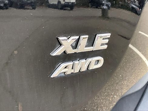 Used 2013 Toyota RAV4 XLE image 9