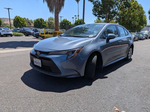 Used 2020 Toyota Camry LE w/ Carpet Mat Package FWD image 4