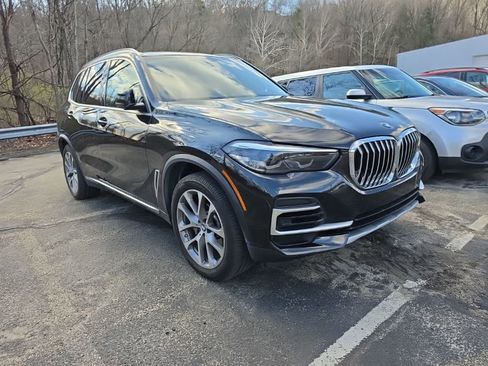 Used 2022 BMW X5 xDrive40i w/ Premium Package image 3