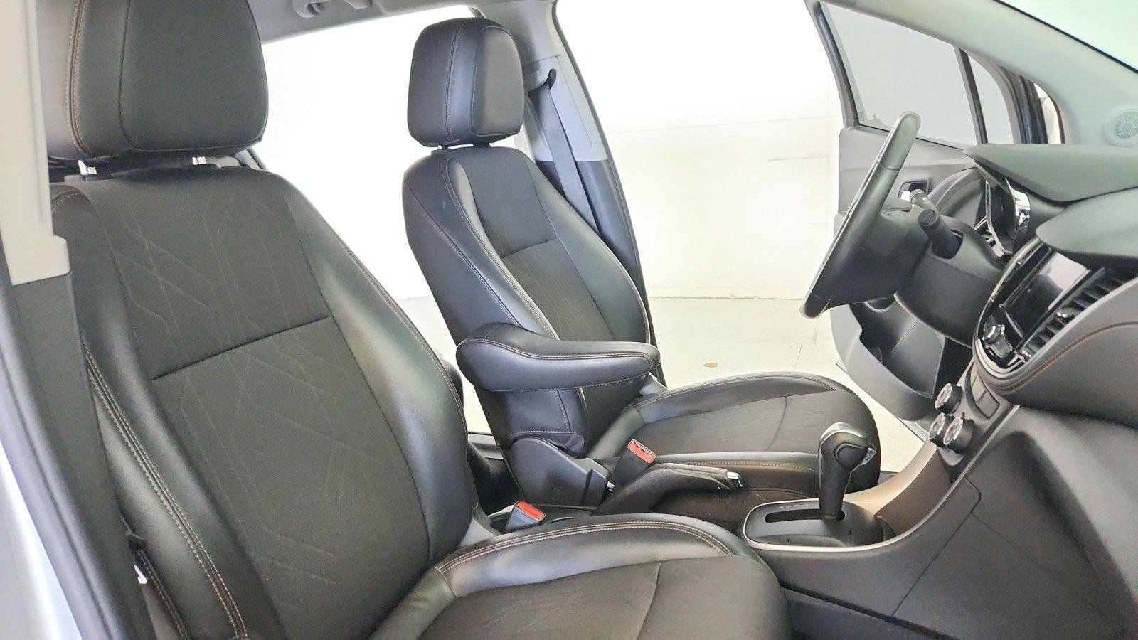 Used 2020 Chevrolet Trax LT w/ LT Convenience Package FWD image 27