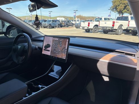 Used 2018 Tesla Model 3 Long Range image 10