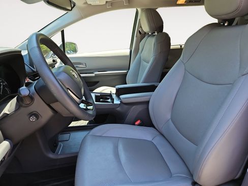 Used 2023 Toyota Sienna Limited AWD/4WD image 9