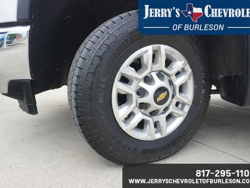 Used 2022 Chevrolet Silverado 2500 LT w/ Convenience Package AWD/4WD image 11