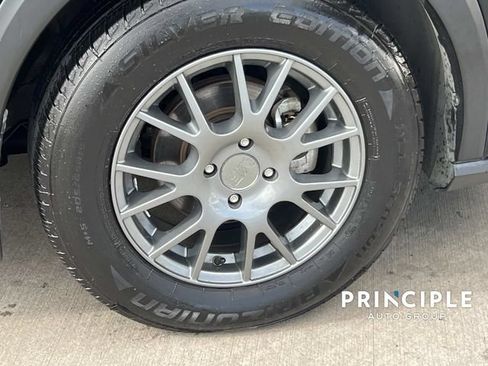 Used 2021 Nissan Kicks S FWD image 3