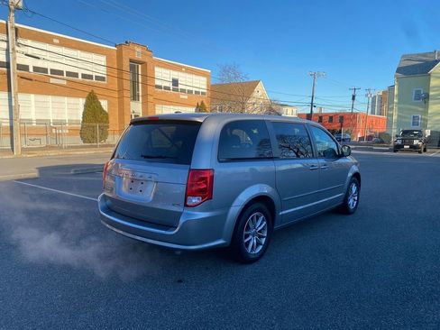 Used 2016 Dodge Grand Caravan SE image 5